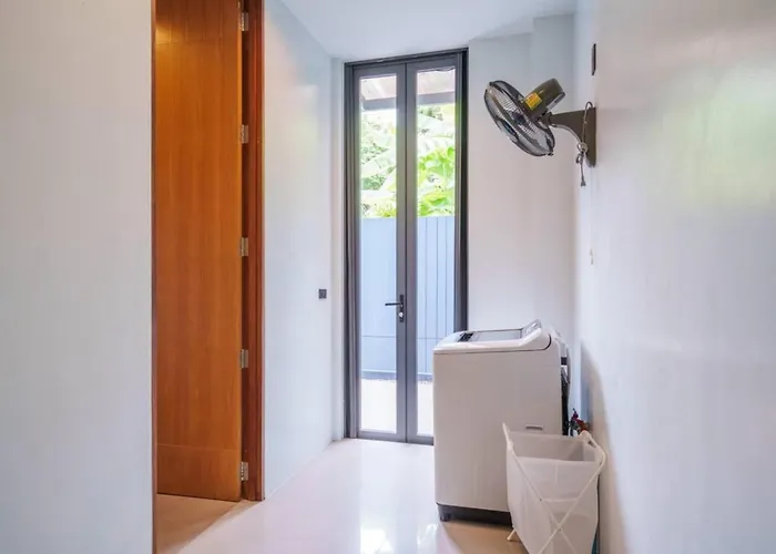 Ekkamai Sleeps 12 With Cinema Villa Bangkok