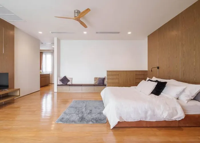Villa Ekkamai Sleeps 12 With Cinema Bangkok