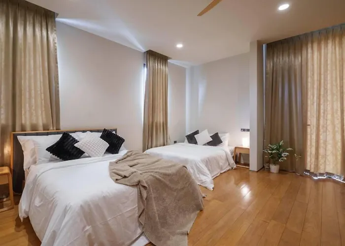 Ekkamai Sleeps 12 With Cinema Villa