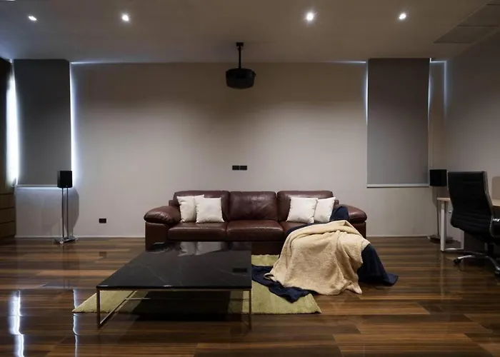 Ekkamai Sleeps 12 With Cinema Villa